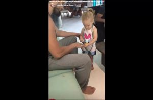 Explosão de fofura: filha de Rafael Cardoso pinta unhas do ator de roxo. Vídeo!