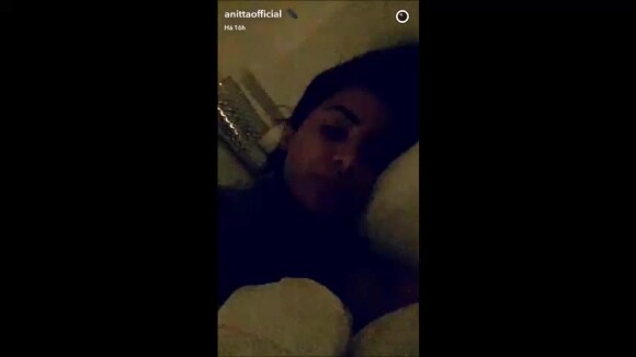 Vídeo: Anitta rebola no quarto em noite de Ação de Graças, nos EUA: 'Sem balada'