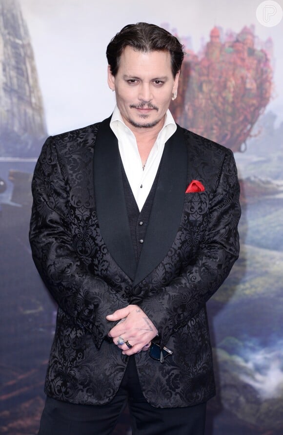 Johnny Depp, separada de Amber Heard, estaria vivendo romance com Angelina Jolie