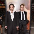 Johnny Depp, ex de Amber Heard, e Angelina Jolie estão próximos desde a separação da atriz de Brad Pitt