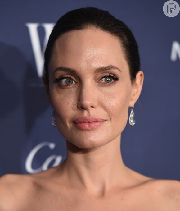 Angelina Jolie, separada de Brad Pitt, estaria vivendo romance com Johnny Depp