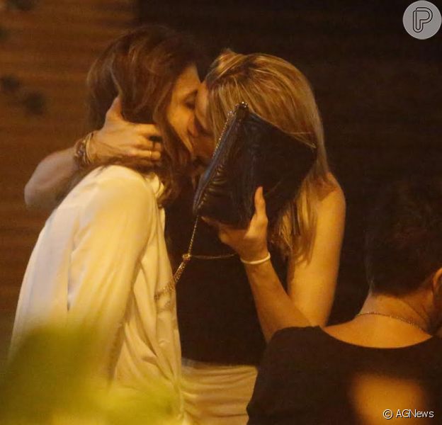 Em setembro de 2016, Fernanda Gentil assumiu o namoro com a jornalista Priscila Montandon. As duas foram fotografadas aos beijos em comemoração de seu aniversário de 30 anos da apresentadora do 'Esporte Espetacular'