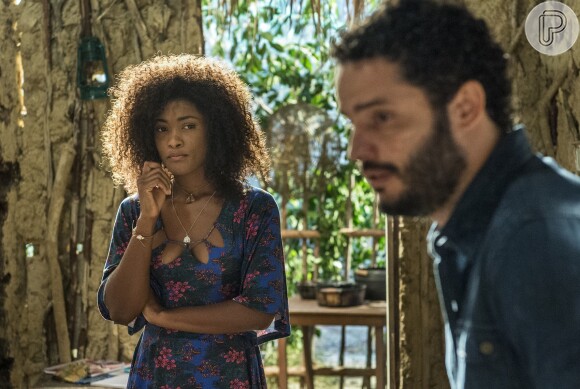 Júlia (Érika Januza) aconselha Wagner (Felipe Mago) a tentar reparar seu erro com uma denúncia anônima, na novela 'Sol Nascente'