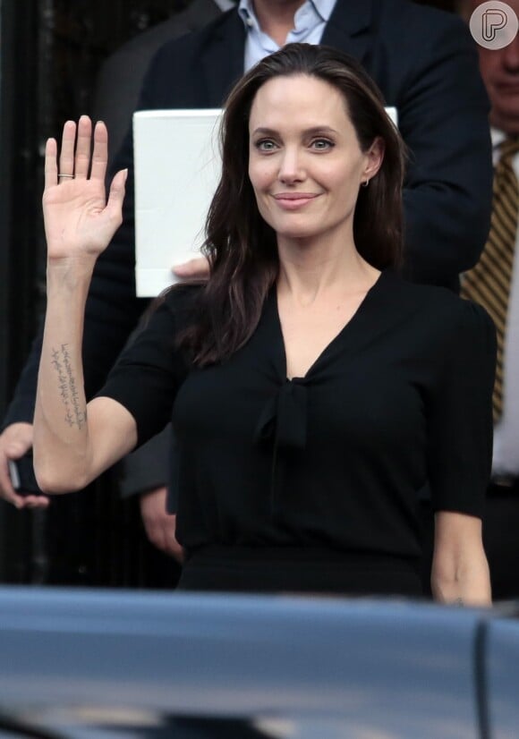Angelina Jolie deu entrada no divórcio, no dia 19 de setembro de 2016, alegando diferenças irreconciliáveis
