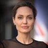 Angelina Jolie, ex-mulher de Brad Pitt, está pesando 34 kg após separação: 'Os braços dela estão puro osso'