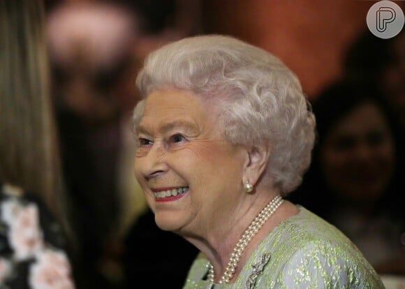 Elizabeth II, rainha da Inglaterra, apoiou o desejo de Príncipe Harry em se casar com Megan Merkle nos Estados Unidos
