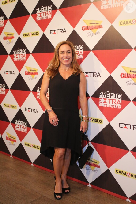 Cissa Guimarães aposta em vestido preto mullet no Prêmio Extra de TV, nesta terça-feira, 29 de novembro de 2016