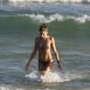 Grazi Massafera, que é mãe de Sofia, de quase 2 anos, fruto de seu relacionamento com Cauã Reymond, exibiu o corpo sequinho de biquíni na praia da Barra da Tijuca, Zona Oeste do Rio, nesta quarta-feira, 8 de janeiro de 2014