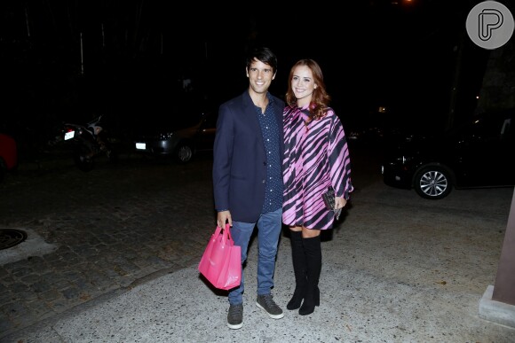 Juliana Silveira e o marido, João Vergara, vão à festa de aniversário de 43 anos de Angélica, na casa da apresentadora, no Rio, nesta quarta-feira, 30 de novembro de 2016