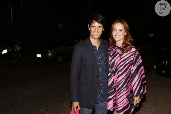 Juliana Silveira e o marido, João Vergara, vão à festa de aniversário de 43 anos de Angélica, na casa da apresentadora, no Rio, nesta quarta-feira, 30 de novembro de 2016