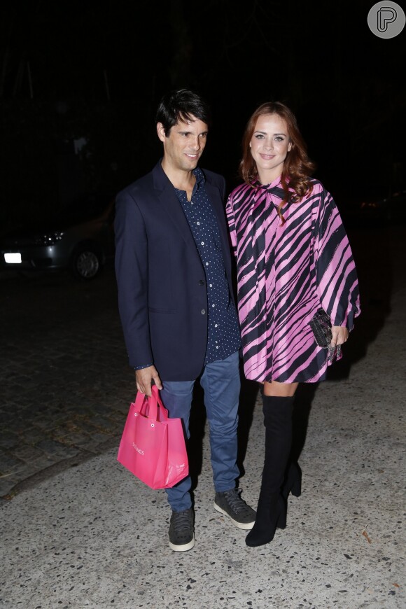 Juliana Silveira e o marido, João Vergara, vão à festa de aniversário de 43 anos de Angélica, na casa da apresentadora, no Rio, nesta quarta-feira, 30 de novembro de 2016