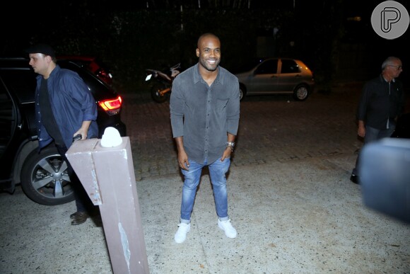 Rafael Zulu vai à festa de aniversário de 43 anos de Angélica, na casa da apresentadora, no Rio, nesta quarta-feira, 30 de novembro de 2016