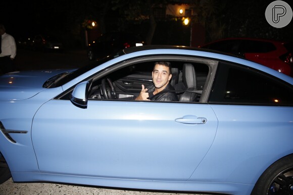 André Marques chega à festa de aniversário de 43 anos de Angélica, na casa da apresentadora, no Rio, nesta quarta-feira, 30 de novembro de 2016