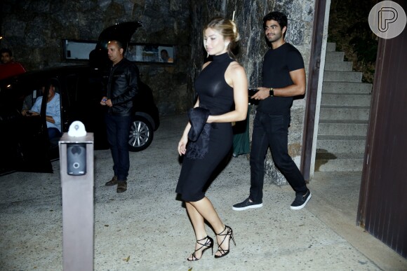 Grazi Massafera e o namorado, Patrick Bulus, deixam festa de aniversário de 43 anos de Angélica, na casa da apresentadora, no Rio, nesta quarta-feira, 30 de novembro de 2016
