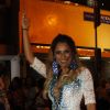 Lexa se jogou no samba durante ensaio de rua da Vila Isabel, na noite desta quarta-feira, 30 de novembro de 2016