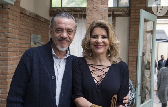 Patrick (Jean Pierre Noher) é casado com Ana (Silvia Bandeira), na novela 'Sol Nascente'