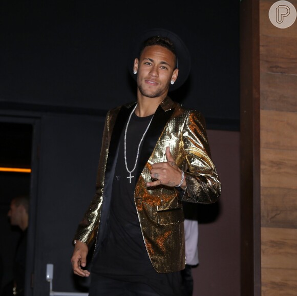Neymar deixou escapar um quadro de Bruna Marquezine pendurado na parede de sua casa