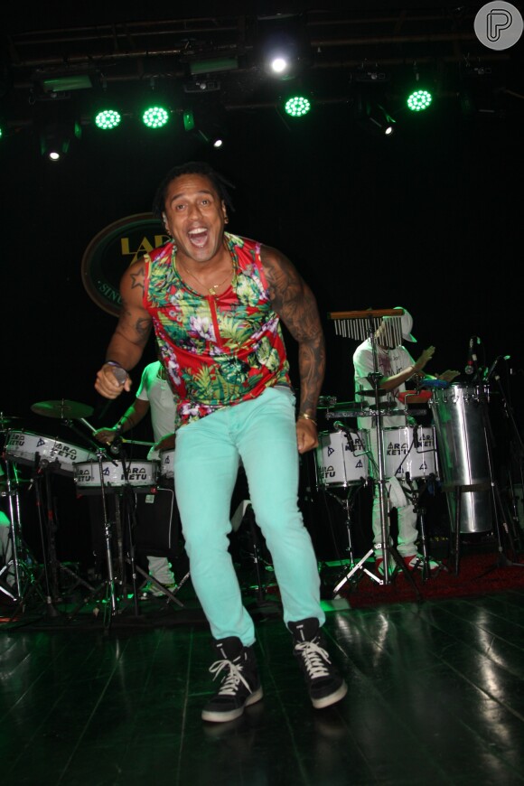 A banda Araketu mostrou seus sucessos em casa de espetáculos no Rio de Janeiro