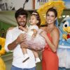 Deborah Secco e Hugo Moura recebem amigos na festa de 1 ano da filha, Maria Flor, em casa de festas no Rio de Janeiro, em 4 de dezembro de 2016