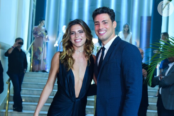Cauã Reymond está namorando Mariana Goldfarb. O ator admitiu o namoro, mas sem citar o nome da modelo, em março