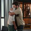 Marlon (Rodrigo Simas) salva William (THiago Rodrigues) acionando a sirene de emergência do laboratório, em 'Além do Horizonte'