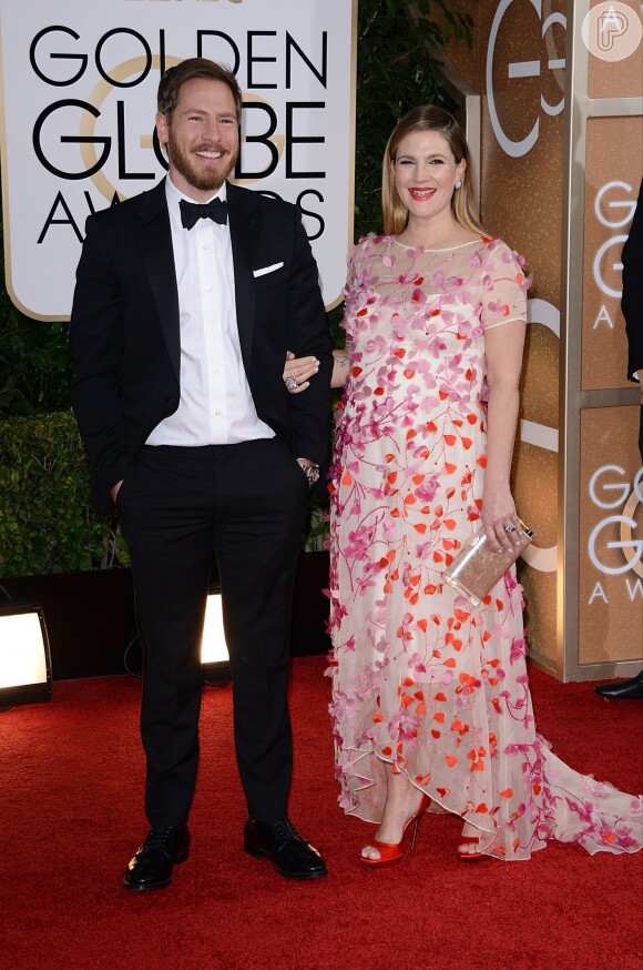 Drew Barrymore foi à premiação ao lado do marido, Will Kopelman, com quem espera uma menina