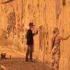 O cantor também foi visto pichando um muro em São Conrando