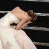 Em 2013, Jennifer Lawrence levou o prêmio de Melhor Atriz pelo filme 'O Lado Bom da Vida', mas, quando subia as escadas para receber a estatueta, ela pisou no vestido da grife Dior que usava. Ela caiu e ficou morrendo de vergonha no momento