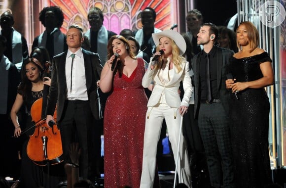 Macklemore, Mary Lambert, Madonna, Ryan Lewis and Queen Latifah se juntam no final da apresentação de 'Same Love' e Open Your Heart' no Grammy Awards 2014