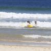 Pedro Bial e seus filhos, José, de 11 anos, e Ana, de 26, curtiram juntos nesta quarta-feira, 29 de janeiro de 2014, o dia na praia do Grumari, Zona Oeste do Rio de Janeiro