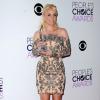 Britney Spears veste Mikael D no People's Choice Awards