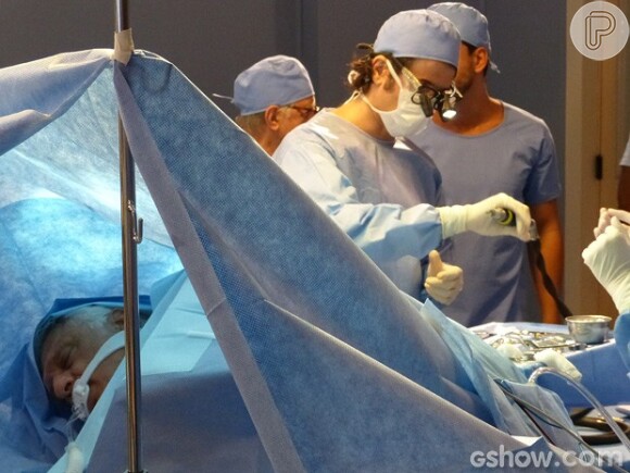 César (Antonio Fagundes) é operado após sofrer um AVC, no último capítulo de 'Amor à Vida'