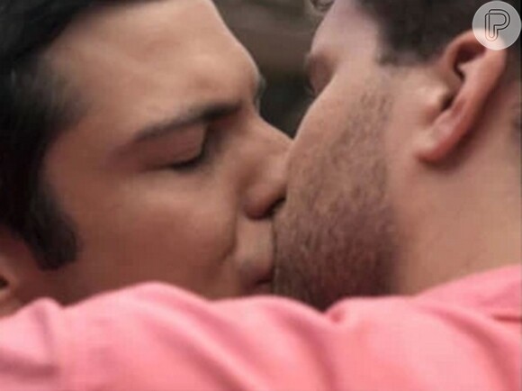 Félix (Mateus Solano) e Niko (Thiago Fragoso) protagonizaram o primeiro beijo gay da TV Globo no último capítulo de 'Amor à Vida', em 31 de janeiro de 2014