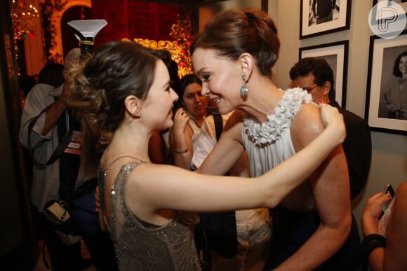 Julia Lemmertz conversa com Sandy durante festa de lançamento de 'Em Família' no Hotel Copacabana Palace