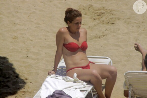 Giovanna exibe boa forma em praia do Rio