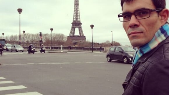 Juliano Cazarré passa férias com a mulher em Paris após fim de 'Amor à Vida'