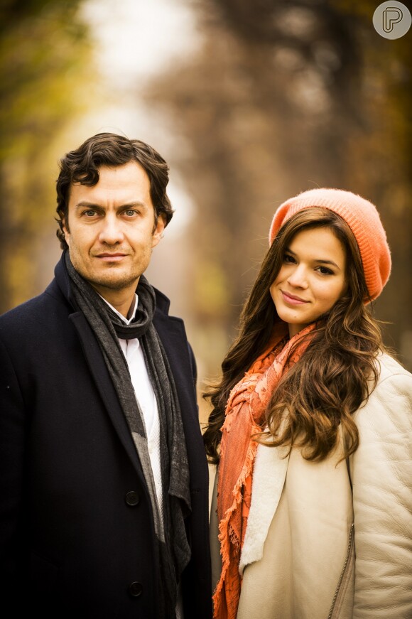 Gabriel Braga Nunes com Bruna Marquezine nos bastidores de gravação da novela 'Em Família' em Viena, na Áustria