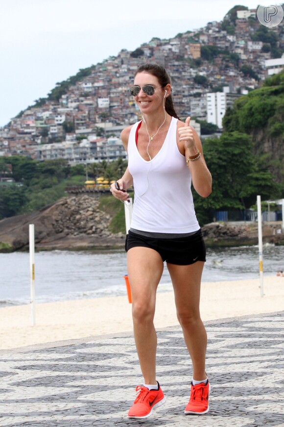 Glenda Kozlowski costuma praticar atividade física na Zona Sul do Rio de Janeiro