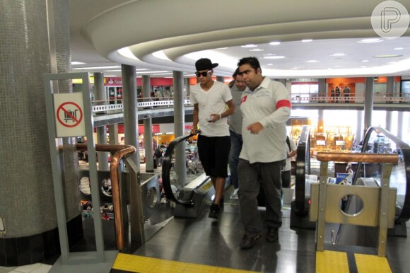 Neymar chega no Aeroporto de Congonhas, em São Paulo