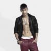 Neymar exibe barriga definida em foto de campanha de coleção de inverno de grife
