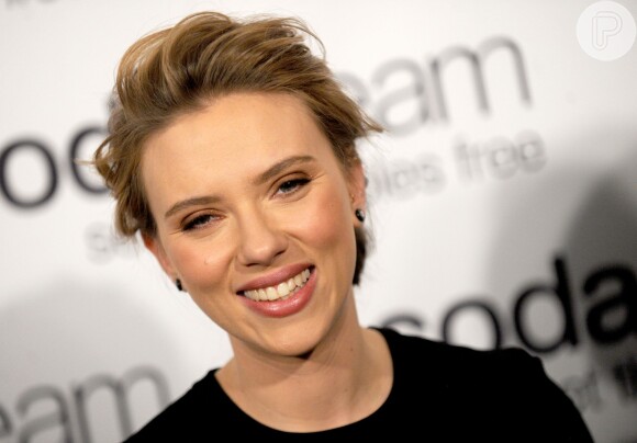 Scarlett Johansson, atriz do filme 'Ela', elogia Brad Pitt e diz que se inspira nele (11 de fevereiro de 2014)