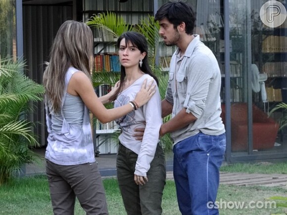Joana (Marina Palha) faz um escândalo e pede para sair da Comunidade; Lili (Juliana Paiva) e Marlon (Rodrigo Simas) tentam acalmá-la, em 'Além do Horizonte', em 14 de fevereiro de 2014
