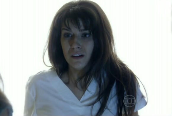 Joana (Marina Palha) foi submetida várias vezes à lavagem cerebral da máquina da felicidade em 'Além do Horizonte'