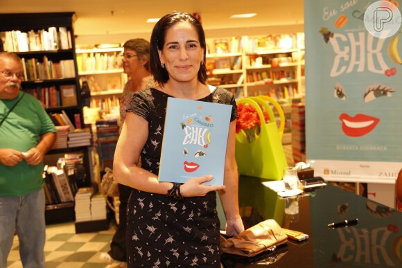 Gloria Pires  vai a lançamento do livro 'Eu sou do camarão ensopadinho com chuchu', da chef Roberta Sudbrack, no Rio de Janeiro, em 13 de fevereiro de 2014