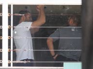 Cauã Reymond pega pesado na musculação com o auxílio de um personal trainer