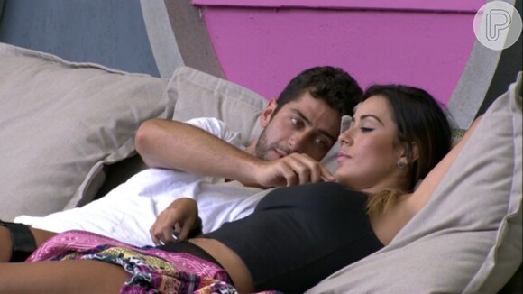 'BBB 14': Marcelo e Letícia discutem relação um dia após o primeiro beijo