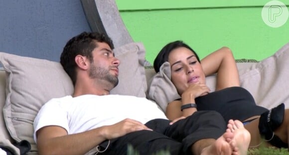 'BBB 14': Marcelo e Letícia discutem relação e paranaense diz que não ficaria com a mineira fora do reality show