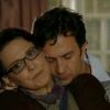 Selma (Ana Beatriz Nogueira) fica desesperada com a morte de Itamar (Nelson Baskerville) e Laerte (Gabriel Braga Nunes) tenta consolar a mãe