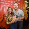 Preta Gil recebe David Brazil durante noite de autógrafos do DVD "Bloco da Preta" na inauguração da loja Sony Store, no Barra Shopping, na Barra da Tijuca, na Zona Oeste do Rio de Janeiro, nesta quarta-feira, 19 de fevereiro de 2014