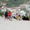 Malvino Salvador teve uma aula de kite surf na tarde deste domingo na praia da Barra da Tijuca